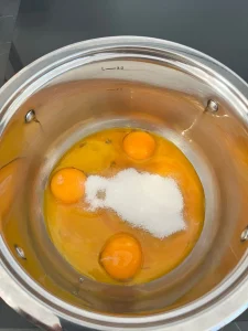 oua pentru crema de vanilie